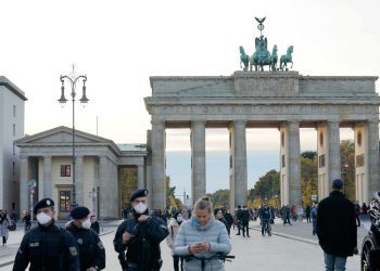 德国单日新增确诊超1.9万 研究指11月新冠死亡人数或将激增