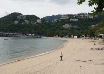 林郑月娥：下月起内地港人返港免14天检疫　