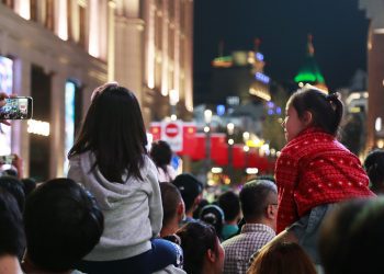 超三分之一户籍人口为老年人 上海探索智慧养老服务