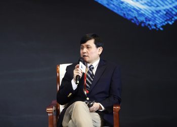 张文宏：二次感染不值得讨论 当下最重要的是疫苗和药物
