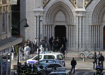 法国一天之内遭遇多起袭击事件 全法反恐警戒级别提升至最高
