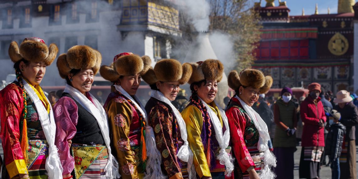 西藏大昭寺举行传统“仙女节”