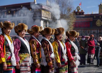 西藏大昭寺举行传统“仙女节”