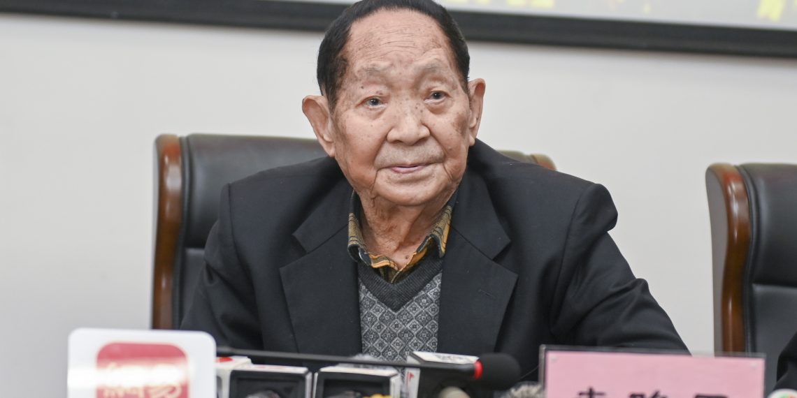 袁隆平：下一个杂交水稻双季稻亩产目标是4000斤