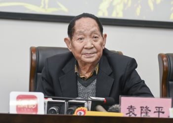 袁隆平：下一个杂交水稻双季稻亩产目标是4000斤