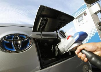 日本拟约15年后停止在国内销售汽油新车