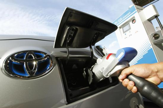 日本拟约15年后停止在国内销售汽油新车