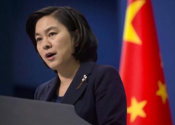 中方回应“战狼外交”：有人以“莫须有”罪名对中国口诛笔伐时可以如狼似虎，中方却只能做“沉默的羔羊”吗？
