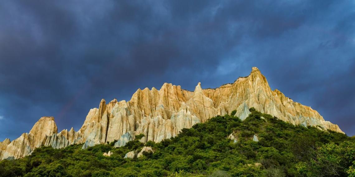 打卡迪士尼电影花木兰取景地：新西兰南岛Clay Cliffs（绝美大图）