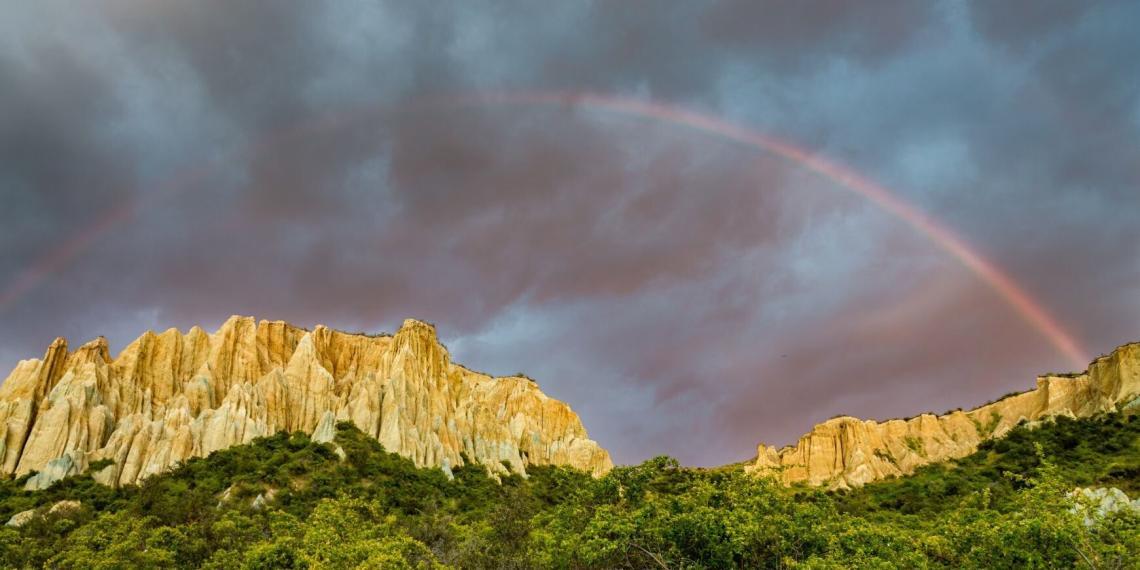 打卡迪士尼电影花木兰取景地：新西兰南岛Clay Cliffs（绝美大图）