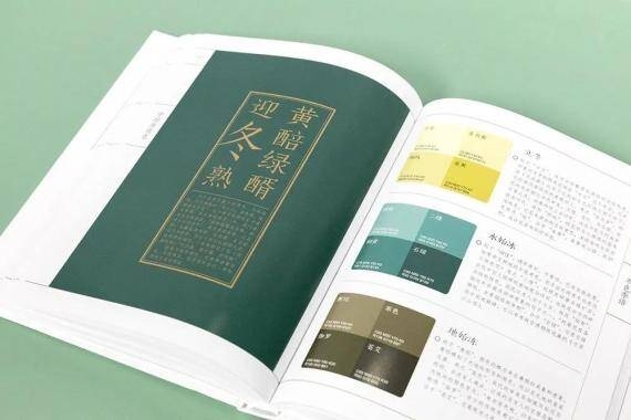 他们从几十万件故宫文物中,“打捞”出384种中国传统色