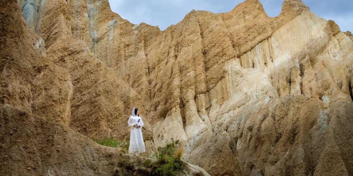 打卡迪士尼电影花木兰取景地：新西兰南岛Clay Cliffs（绝美大图）