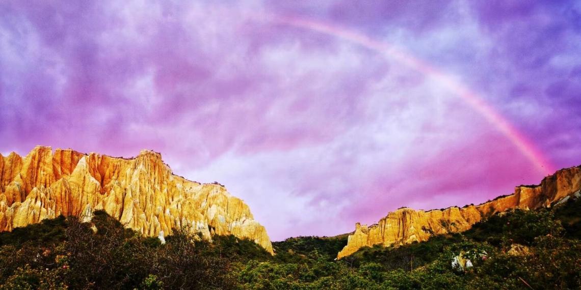 打卡迪士尼电影花木兰取景地：新西兰南岛Clay Cliffs（绝美大图）