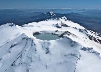 鲁阿佩胡山（Mount Ruapehu）面临中度火山爆发警报