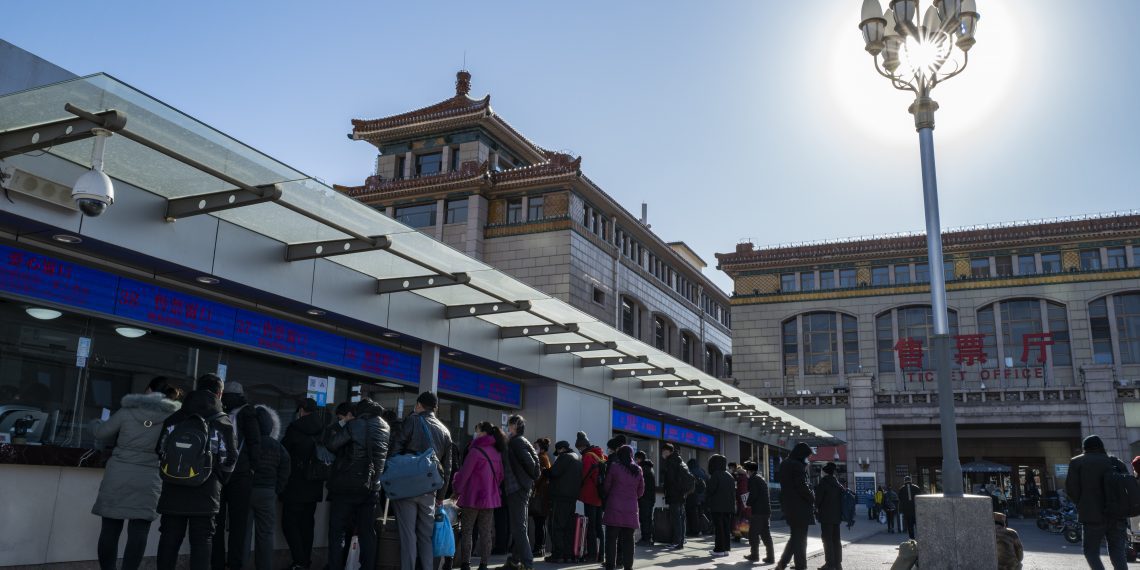中国多地新冠病例散发 双节将至如何防传染?