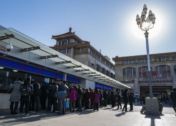 中国多地新冠病例散发　双节将至如何防传染？