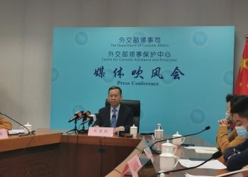 中国外交部领事司：疫情以来共接回超过7.3万名同胞