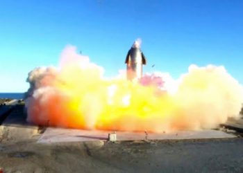 美国太空探索技术公司“星舟”火箭试飞时爆炸