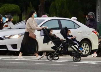 台湾人口连续2年负增长　出生数结婚率创新低