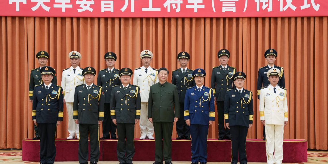 中央军委举行晋升上将军衔警衔仪式 习近平颁发命令状并向晋衔的军官警官表示祝贺