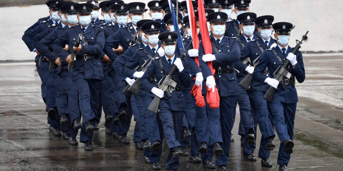 香港警方决定自今年7月1日起全面转用中式步操