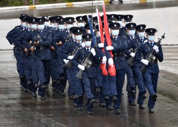 香港警方决定自今年7月1日起全面转用中式步操