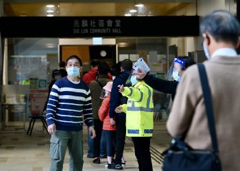 综述：香港疑现纸币“播毒”　现金支付或增传播风险