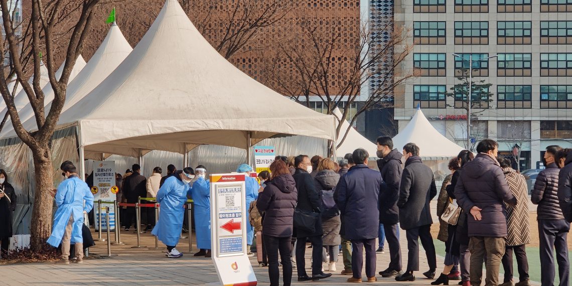 世界疫情综述：莫德纳和辉瑞启动奥密克戎特效疫苗试验 德国日增确诊数首破20万