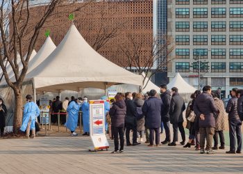 世界疫情综述：莫德纳和辉瑞启动奥密克戎特效疫苗试验 德国日增确诊数首破20万