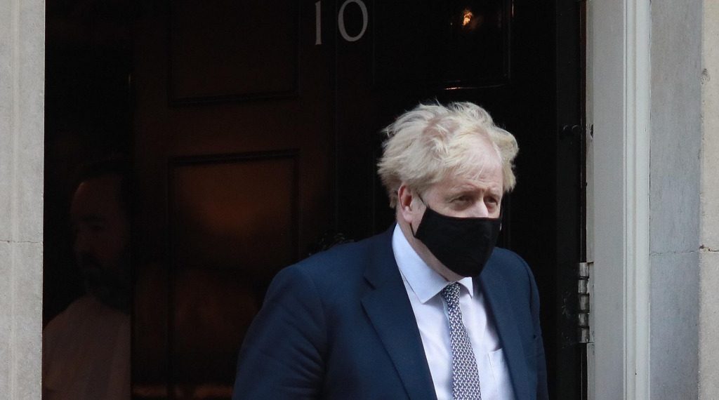 英媒:英国或最早今春放宽新冠确诊人员强制隔离等措施