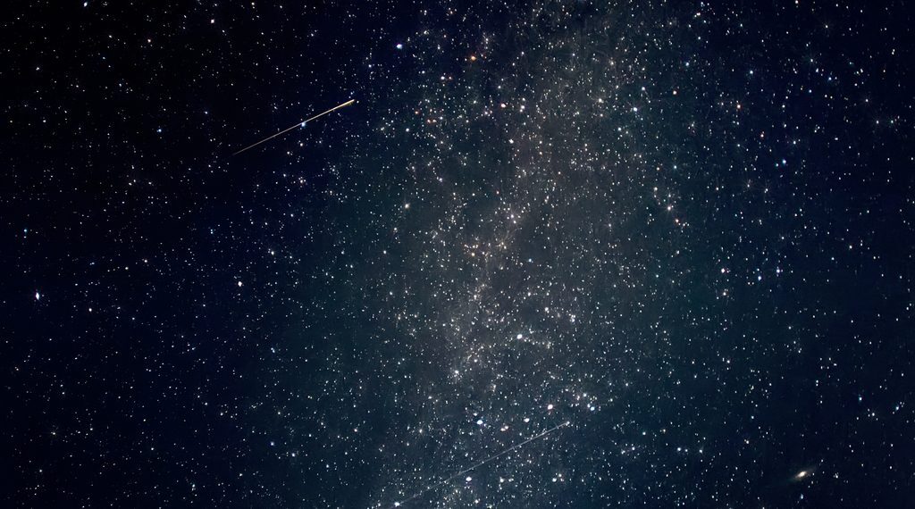 缤纷流星雨开启2022“星”年天宇剧场