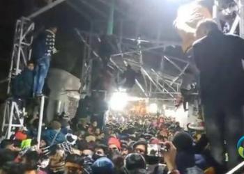 印度一寺庙新年第一天发生踩踏事故致12人死亡