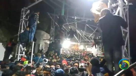 印度一寺庙新年第一天发生踩踏事故致12人死亡