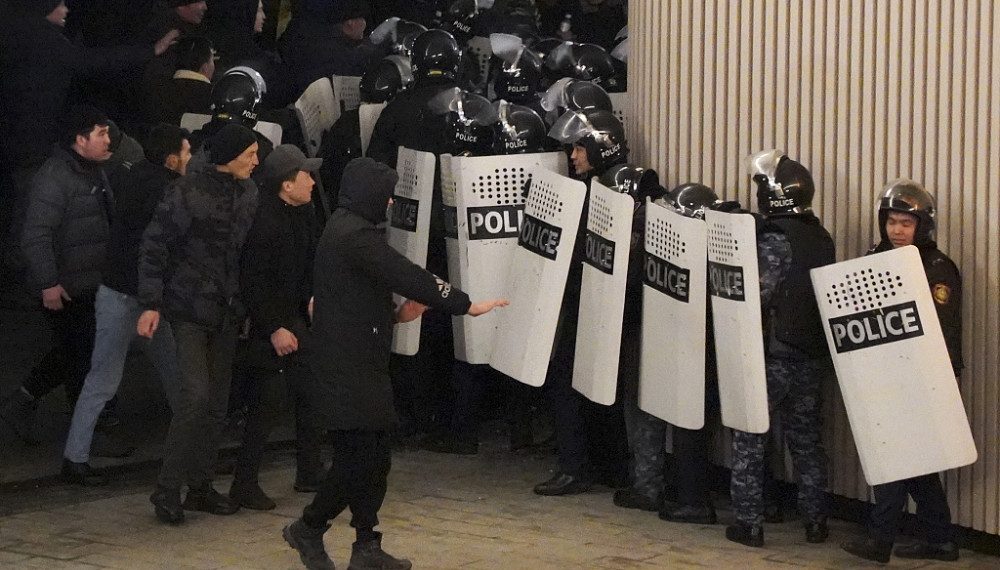 哈萨克斯坦爆发大规模骚乱　抗议者冲入阿拉木图市政厅