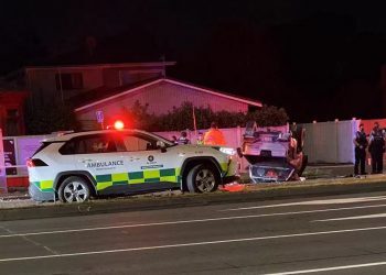 第一现场：今晨被盗车辆基督城市中心发生严重车祸 三人受伤