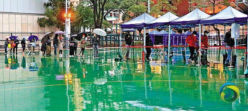 雨冷風寒等檢測 帳篷暖爐彰愛心——香港抗疫速記