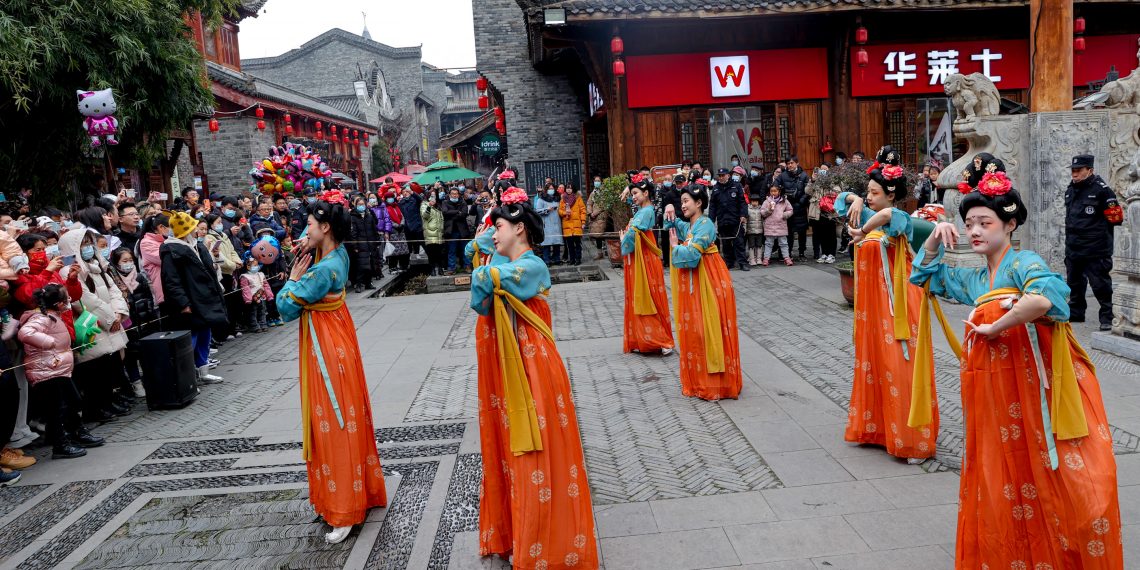 （东西问）“年味中国”系列稿之七： 中西方“庙会”有何异同？