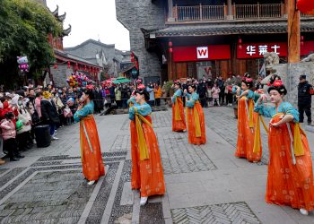 （东西问）“年味中国”系列稿之七： 中西方“庙会”有何异同？
