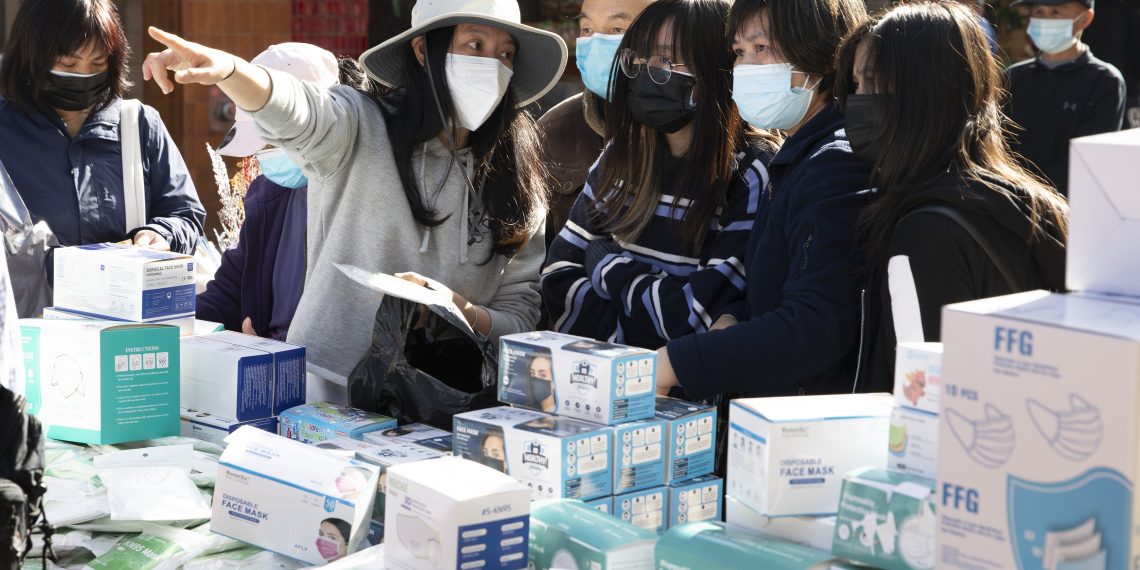 美国约72%民众被允许室内不戴口罩 疫情高峰或致韩国日增25万确诊