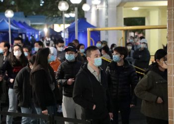 香港医学专家袁国勇：不反对全民禁足强检一周