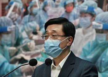 香港专家：疫情暂时失控莫悲观　“与病毒共存”不可取