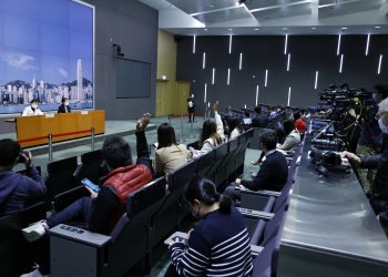 香港日增2071宗新冠确诊　数千人等候入院