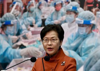 林郑月娥：向病毒投降不是选项 吁港人保持信心