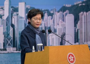 抗疫形势严峻 香港押后特首选举至5月8日举行