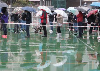 香港新增8674新冠确诊　24人病逝仅6人接种