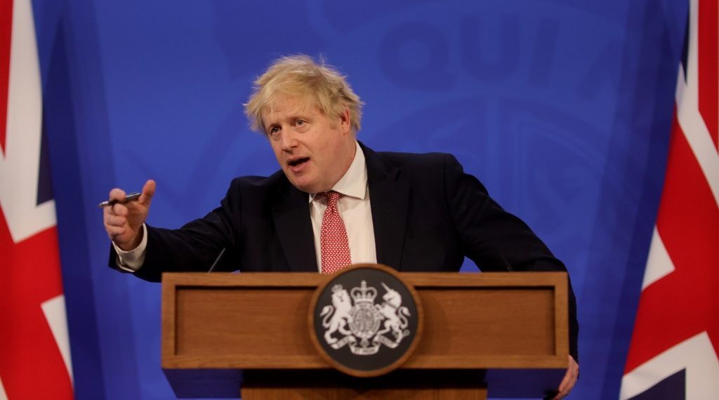 英国宣布解除英格兰防疫限制措施 多方警告“不明智”