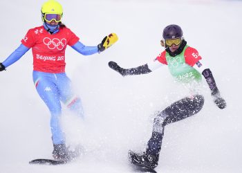 北京冬奥会丨他们雪中穿梭的身影太帅！ 单板滑雪障碍追逐混合团体比赛赛况