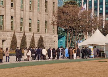 全球新冠死亡突破600万例　韩国疫情风险调至最高级别