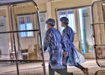 香港新增32597宗新冠确诊 再有117个死亡病例