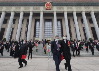 （中国两会）政府工作报告共补充修改92处 主要集中在三方面